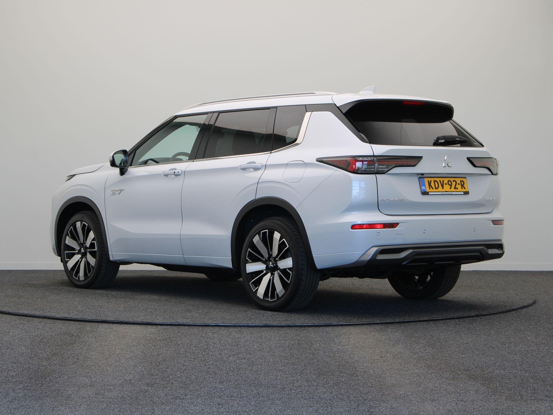 Mitsubishi Outlander 2.4 PHEV Instyle | Trekhaak | Stoelverw, Auto's, Mitsubishi, Automaat, 2095 kg, Outlander, Euro 6