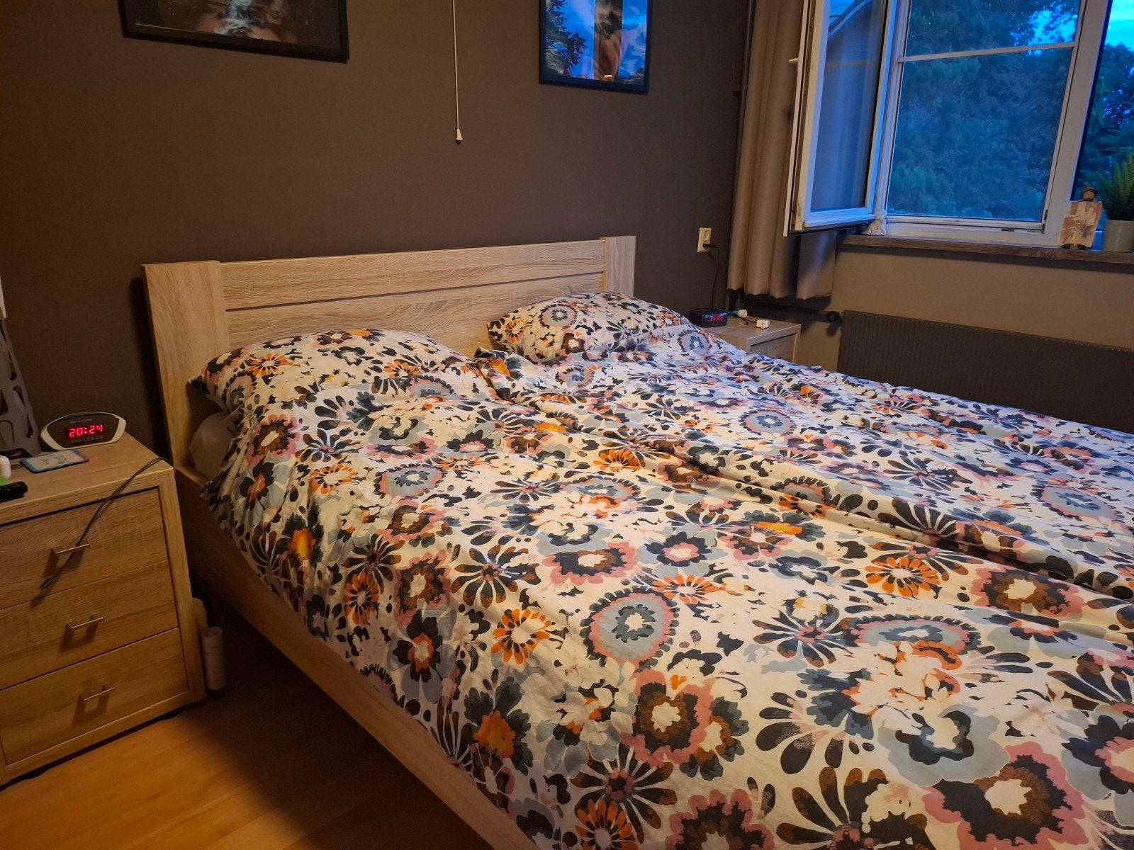 twee persoonsbed 160-200 incl lattenbodem en nachtkastjes, Huis en Inrichting, Slaapkamer | Complete slaapkamers, Ophalen, Gebruikt