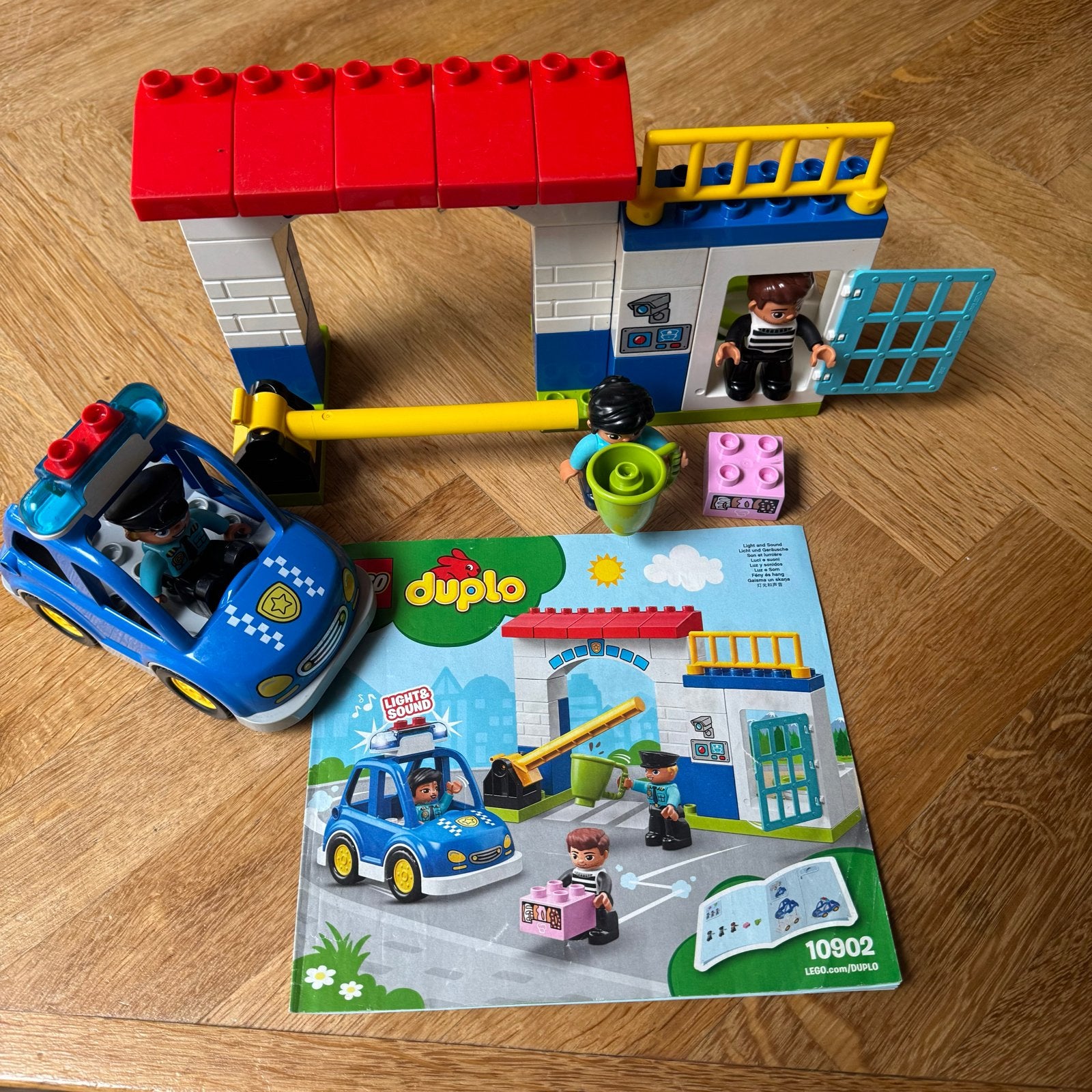 Lego Duplo Politiebureau en Politieauto 10902 COMPLEET, Ophalen, Zo goed als nieuw, Compleet, Duplo