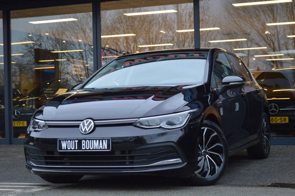 Volkswagen Golf 1.5 TSI 150 pk Style Led Panorama Memory Vir, Auto's, Voorwielaandrijving, 150 pk, Alcantara, Zwart