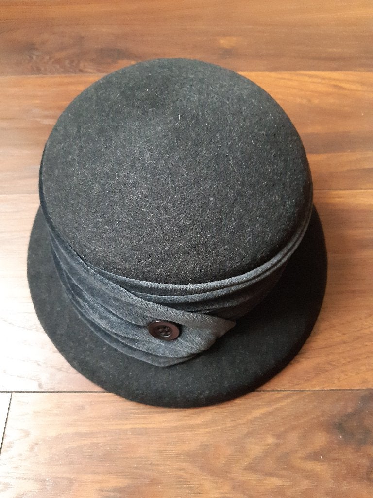 Donkergrijze hoed, Ophalen of Verzenden, Zo goed als nieuw, 56 of 57 cm (M, 7 of 7⅛ inch), Hoed