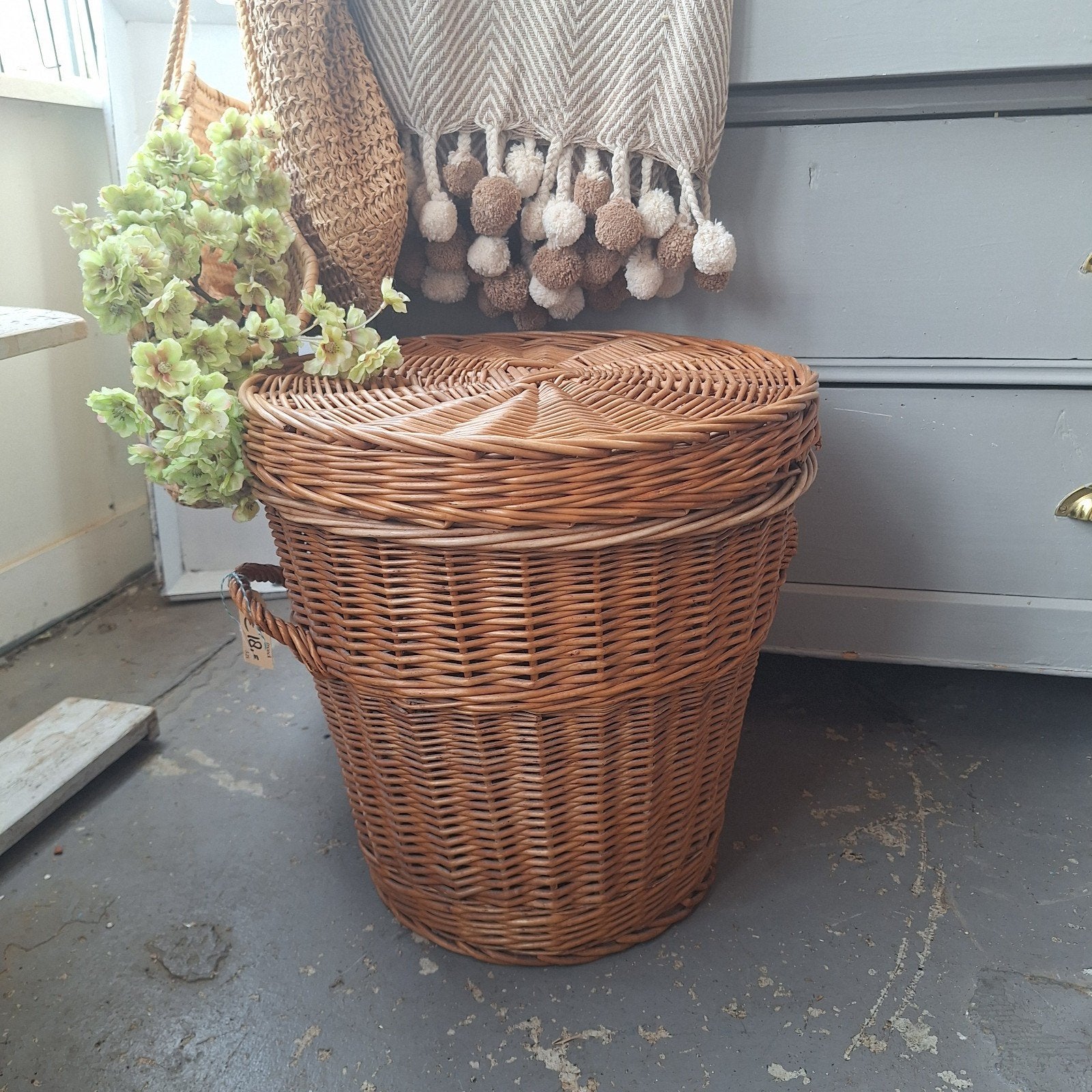 Vintage rieten mand met deksel, Ophalen