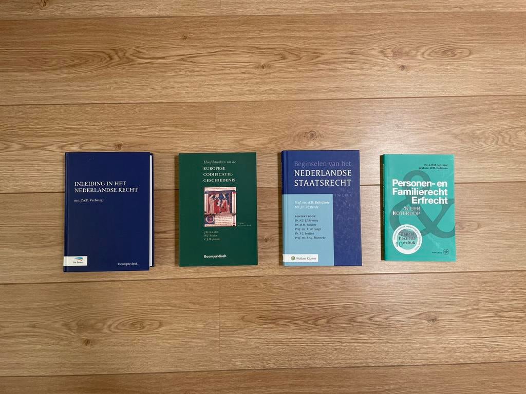 Set v. 4 juridische (studie)boeken - evt. ook p/stuk te koop, Ophalen of Verzenden, Alpha, Zo goed als nieuw, WO