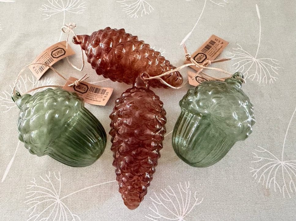 Dille & Kamille glazen decoratie: dennenappels en eikel, Huis en Inrichting, Ophalen of Verzenden, Nieuw, Meerkleurig, Glas