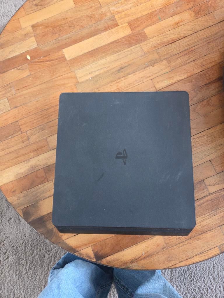 Sony PlayStation 4 Slim Console, Ophalen