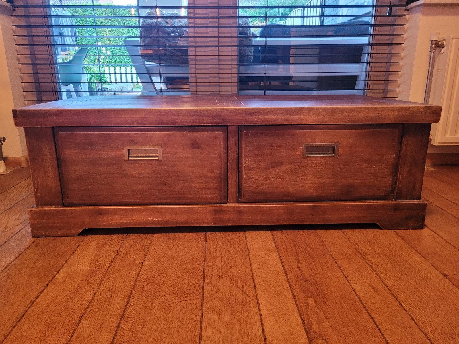 Robuuste houten salontafel met lades, Gebruikt, Landelijke/Klassieke stijl, Ophalen, Overige houtsoorten
