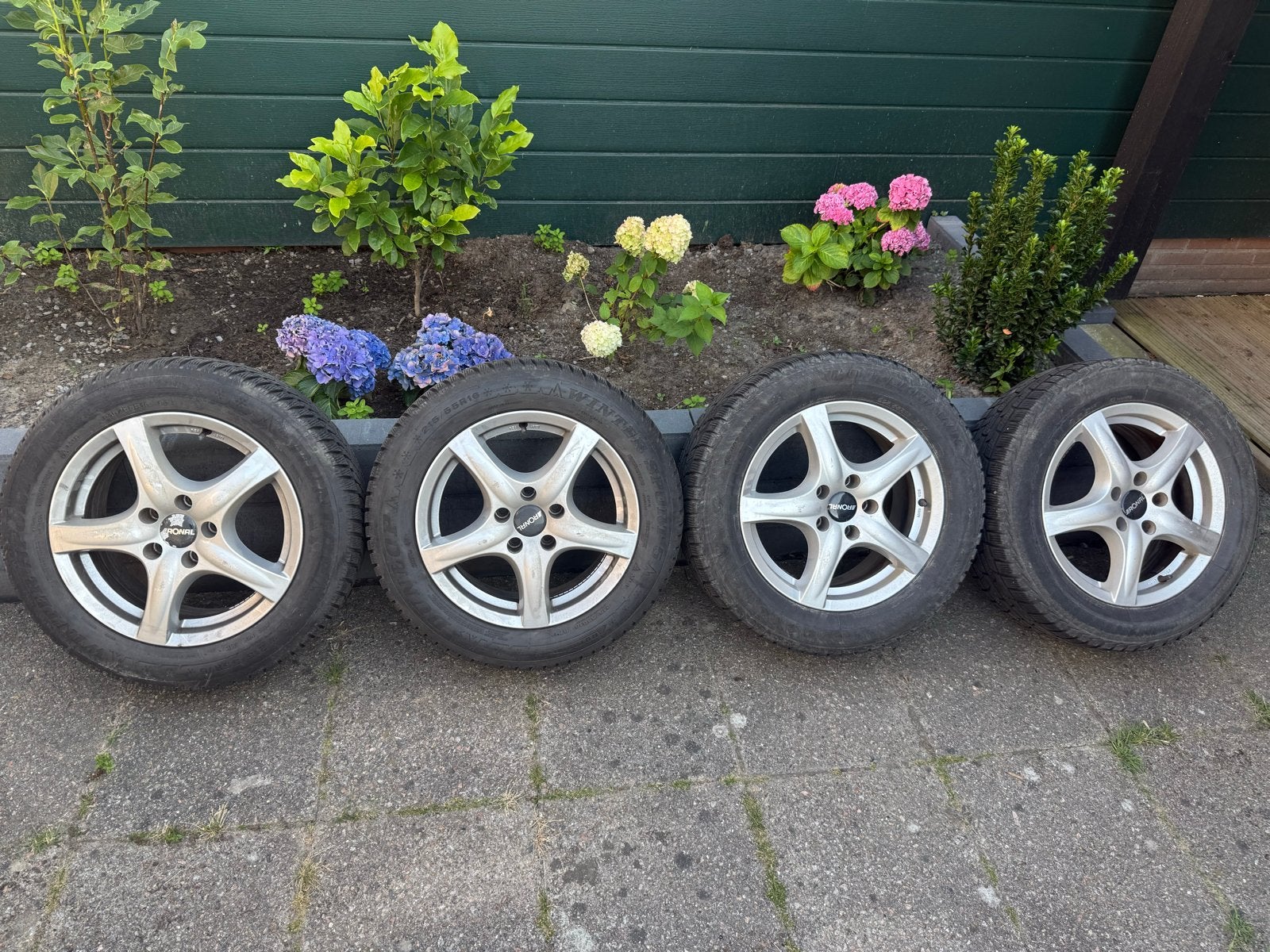 Winterbanden met velgen 215/55R16, Auto-onderdelen, Ophalen, 16 inch, Banden en Velgen, Winterbanden