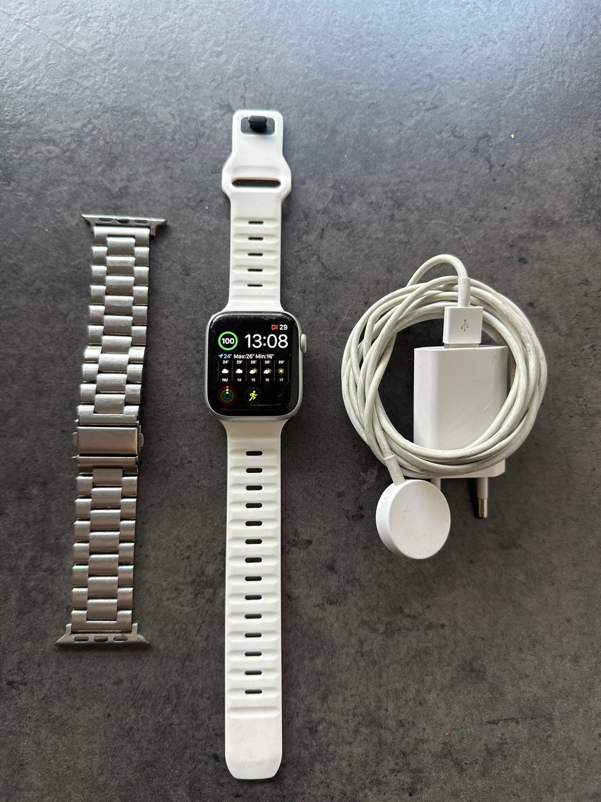 Foto 2 van Apple Watch Series 5 - Zo goed als nieuw