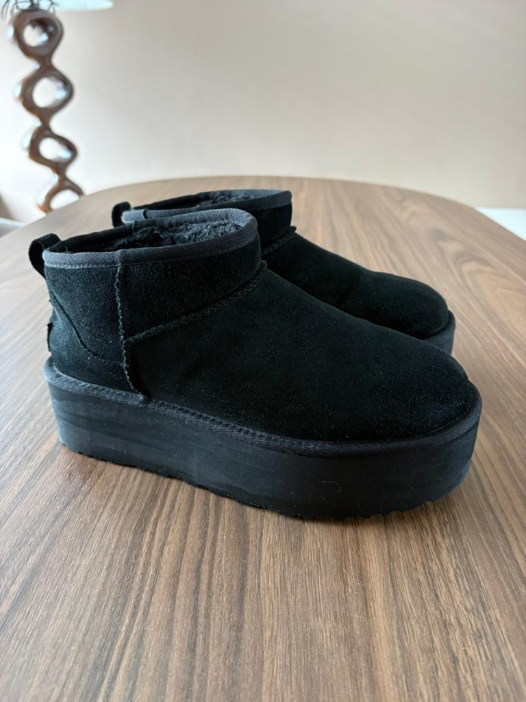 Platform uggs maat 40 zwart, Kleding | Dames, Schoenen, Ophalen of Verzenden, Zo goed als nieuw, Zwart