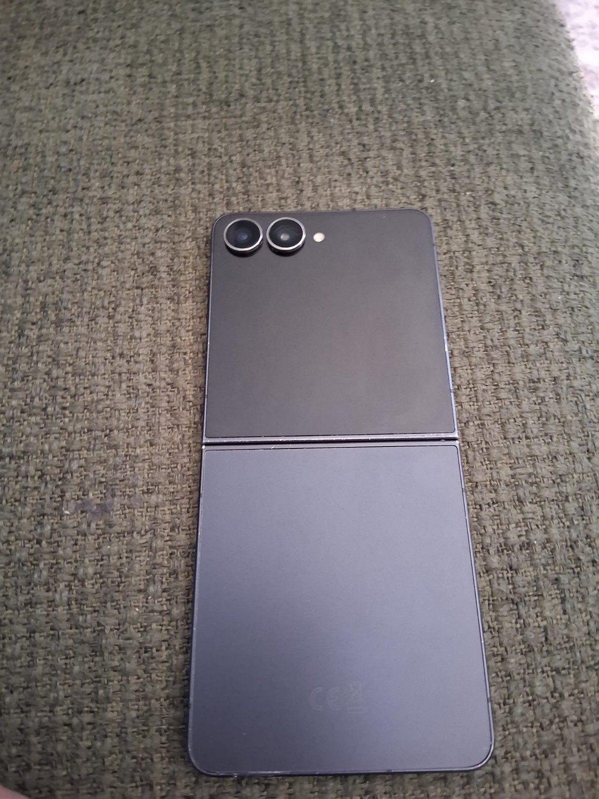 Samsung Galaxy Z Flip 7 1 jaar oud, krasvrij scherm + hoesje