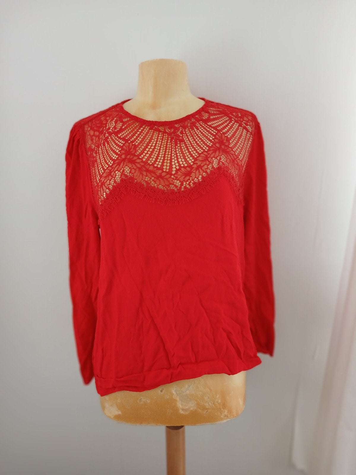 H&M  leuke top rood met kant nt 44, H&M, Verzenden, Maat 42/44 (L), Nieuw