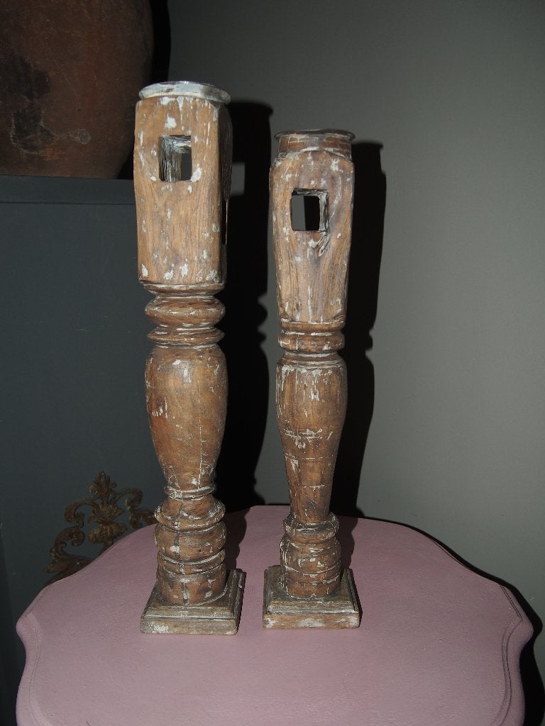 2 Sobere Houten Balusters / Kandelaren - 51 & 47 cm, Huis en Inrichting, Woonaccessoires | Kandelaars en Kaarsen, Gebruikt, Ophalen of Verzenden