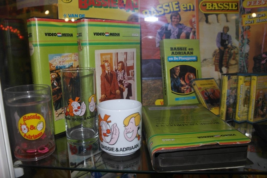 Gezocht glas van Bassie&Adriaan Met Robin en Lara jaren 90, Ophalen of Verzenden, Zo goed als nieuw, Frisdrankglas