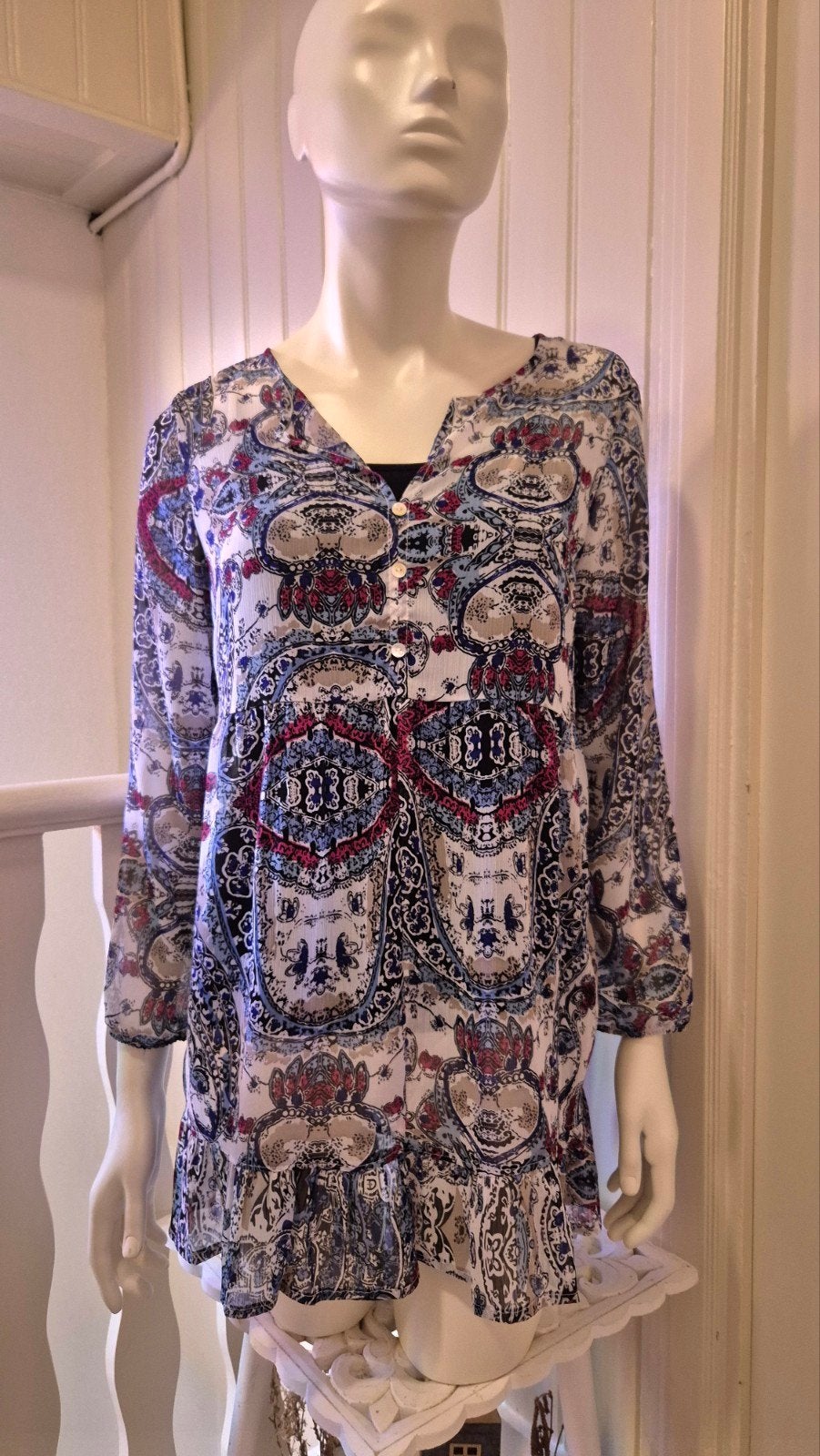 Tuniek met ruches aan de onderkant. Maat S/M, Ophalen of Verzenden, Nieuw, Maat 38/40 (M), Lange mouw