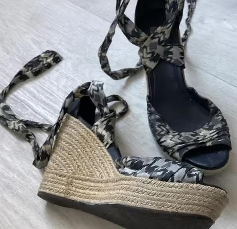 Ugg sleehakken maat 41, UGG, Zwart, Ophalen of Verzenden, Schoenen met hoge hakken