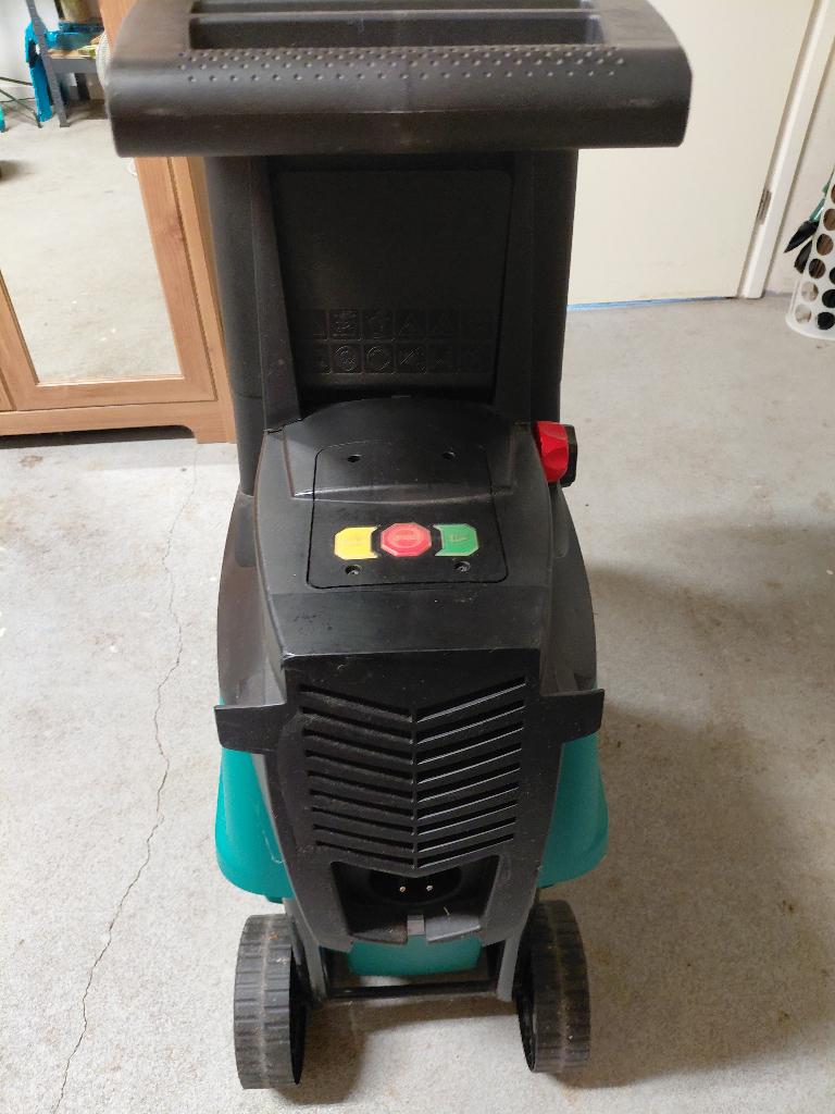 Hakselaar, Tuin en Terras, Ophalen, Zo goed als nieuw, BOSCH, Met opvangbak