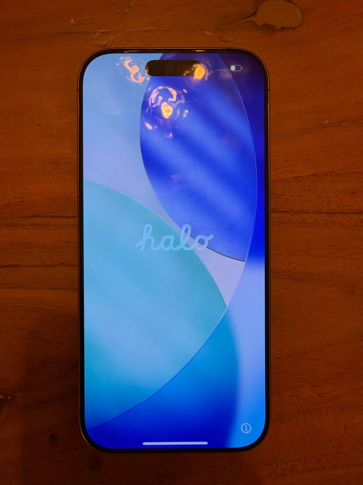 Foto 2 van iPhone 16 Pro Goud - Zo goed als nieuw