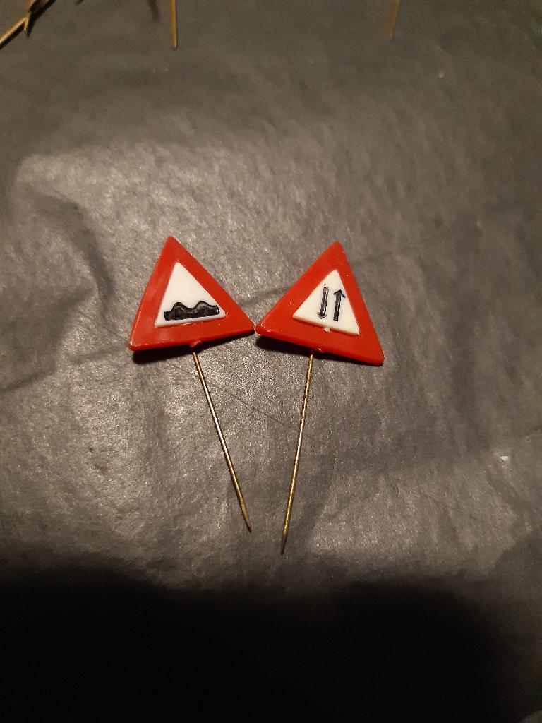2 x speld verkeersbord (Z190-93), Ophalen of Verzenden, Zo goed als nieuw
