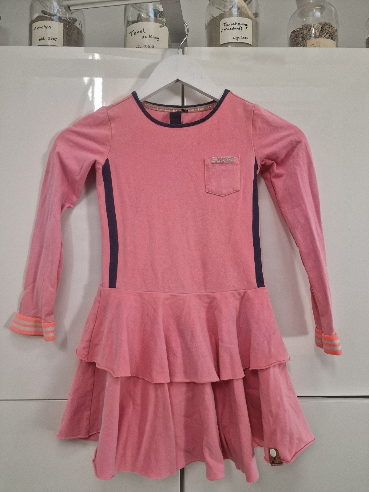 B.Nosy roze jurk met ruches en lange mouwen 122/128, Ophalen of Verzenden, Zo goed als nieuw, B.Nosy, Meisje
