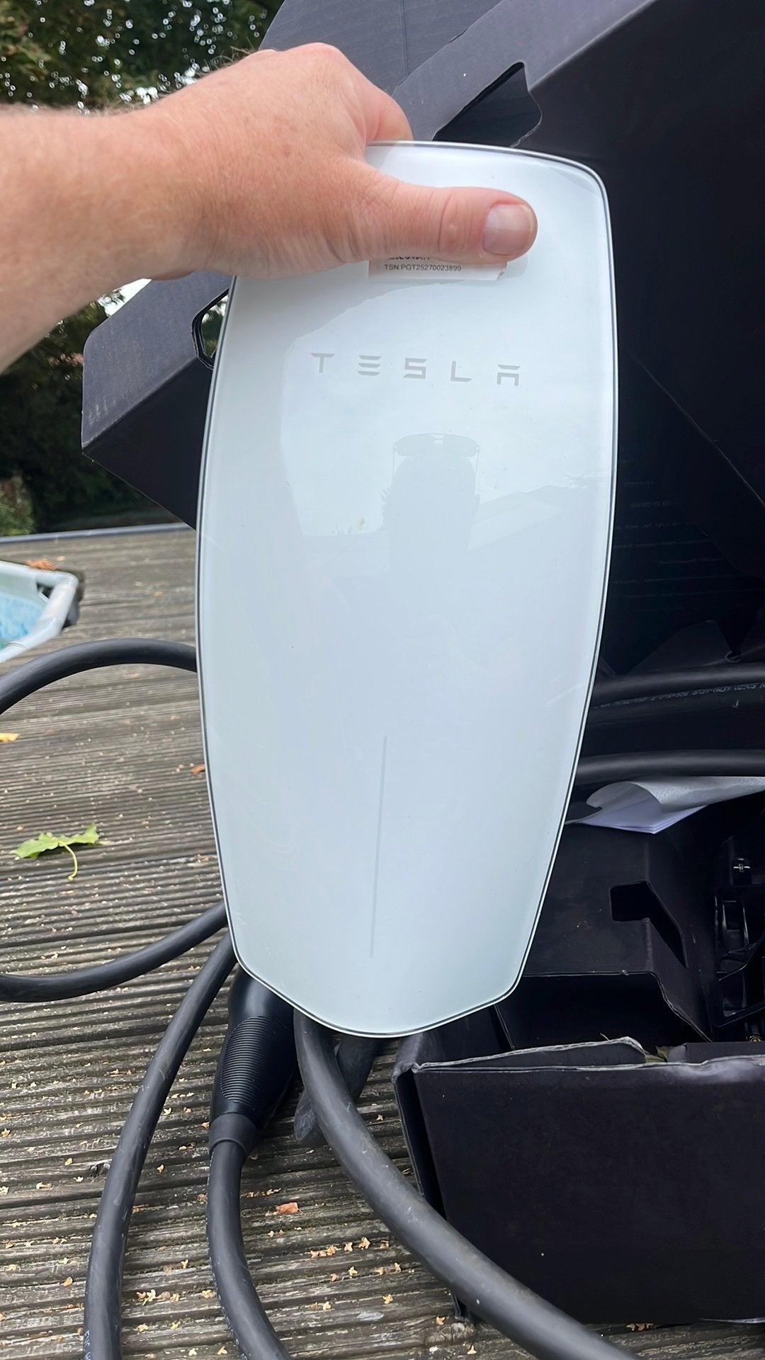 Tesla wall connector met mid staat in storing rood lampje, Ophalen, Gebruikt, Laadpaal