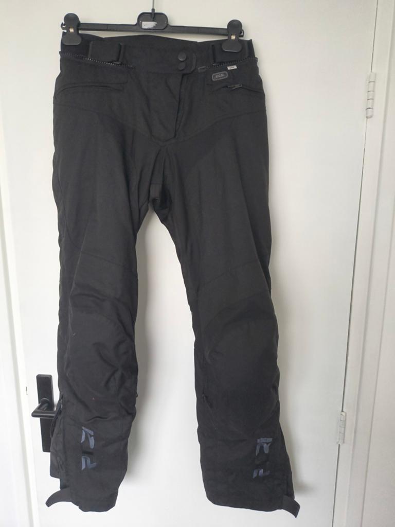 Zwarte motorbroek, maat M 40. Motor rijden bescherming pak, Kleding | Dames, Wintersportkleding, Ophalen of Verzenden, Onbekend