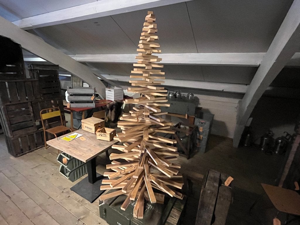 Houten kerstboom gebrand en geborsteld hout.  AFGEPRIJSD !!!, Diversen, Ophalen, Nieuw