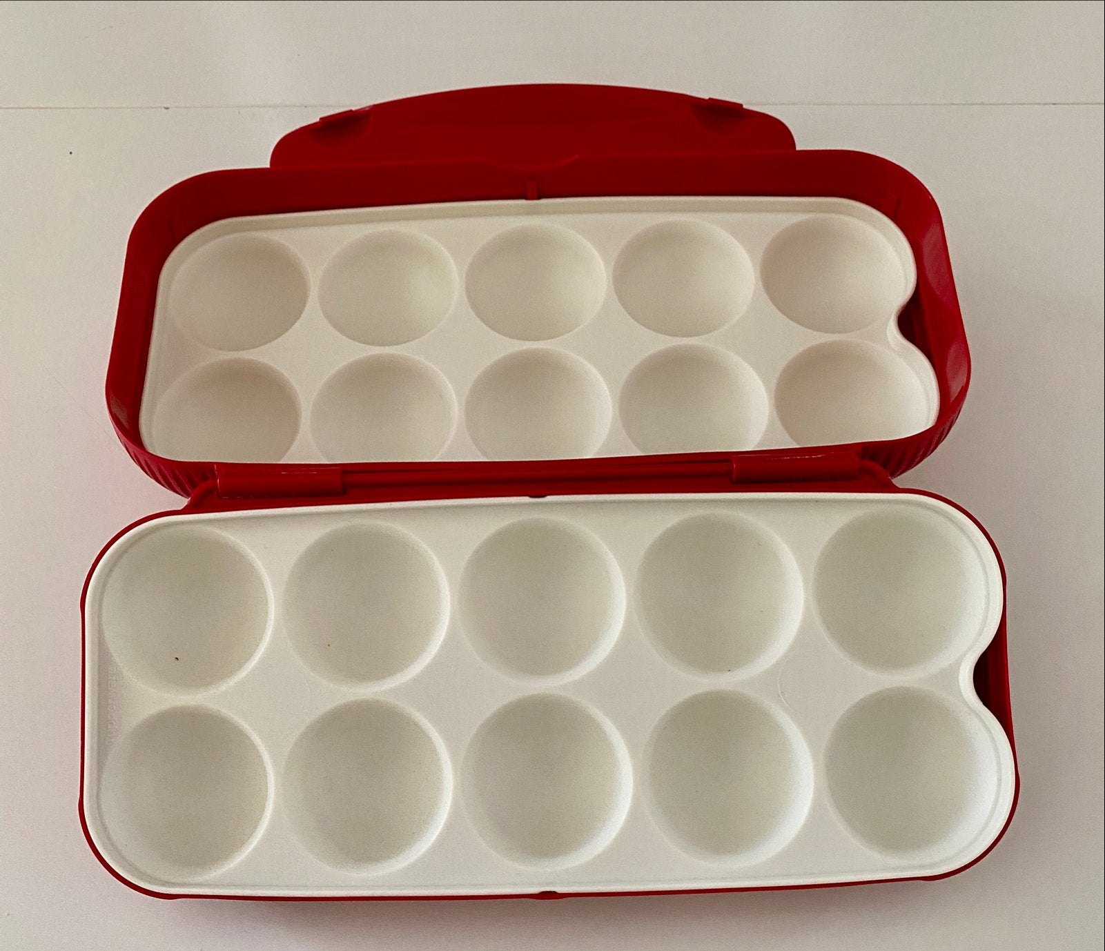 Tupperware Design Eierdoos Rood - Perfect voor 20 Eieren, Huis en Inrichting, Keuken | Tupperware, Ophalen of Verzenden, Zo goed als nieuw