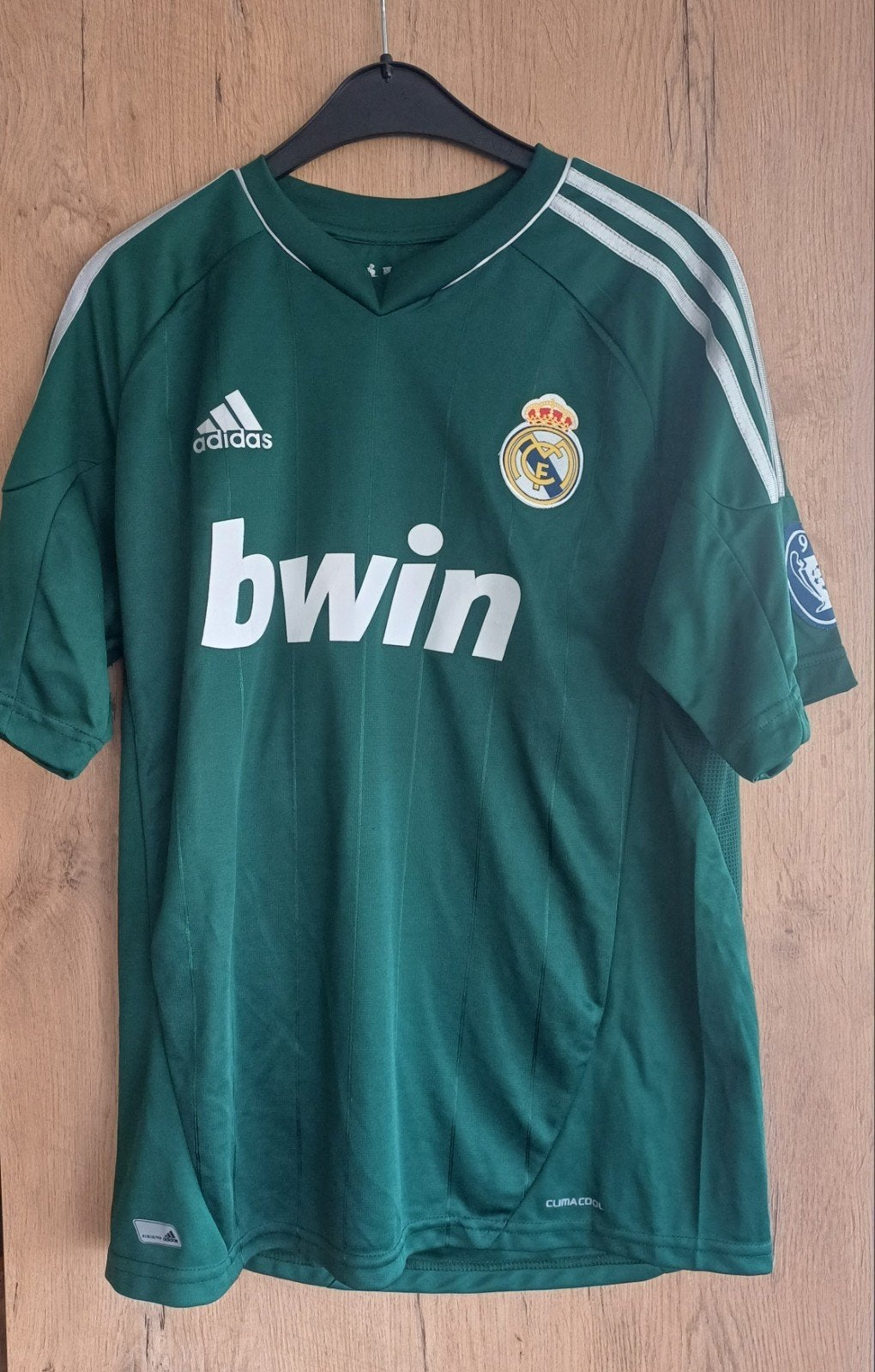 Mooi Voetbalshirt Real Madrid Modrić voor € 10, Ophalen, Shirt