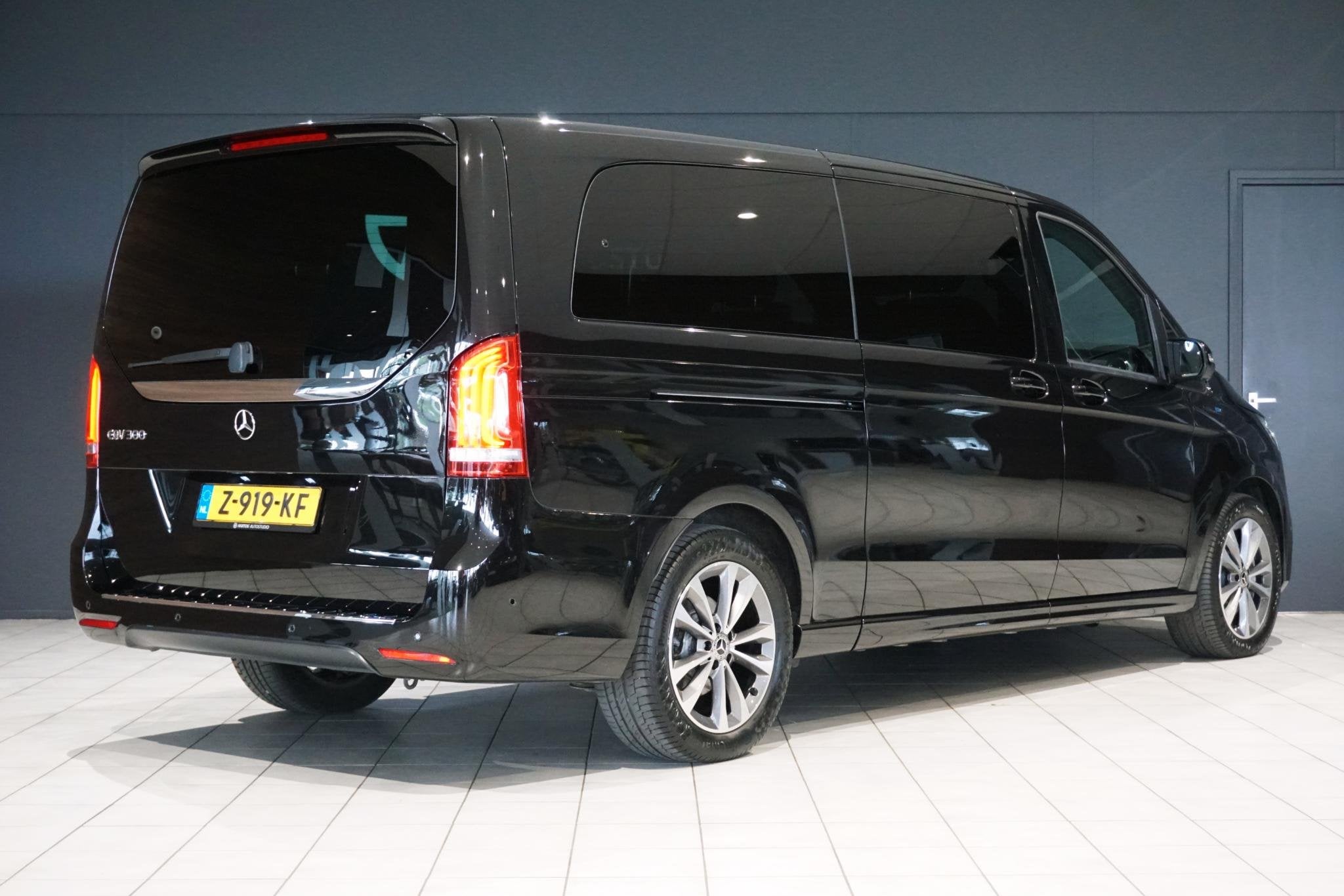 Mercedes-Benz EQV 300 L3 90 kWh 6-pers lounge + LUCHTVERING, Auto's, Gebruikt, Overige modellen, Overige carrosserieën, Leder