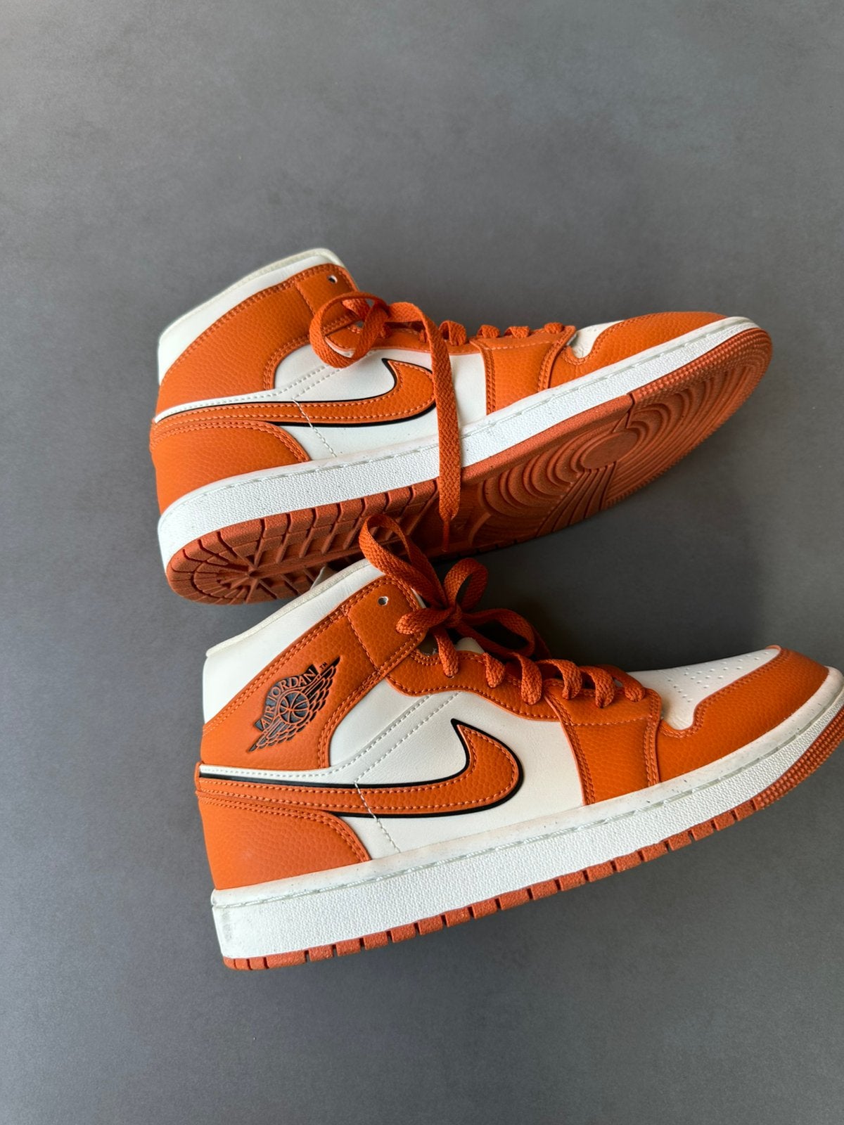 Z.g.a.n. oranje/off white Nike Air Jordan mid, mt 40,5, Verzenden, Nike, Oranje, Sneakers of Gympen