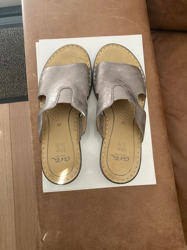 Mooie slippers leer grijszilver maat 39 Ara, Slippers, Verzenden, Zo goed als nieuw, Grijs