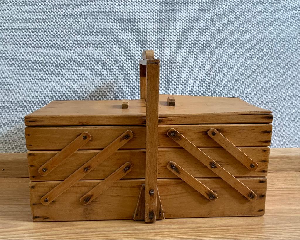Klassieke houten naaibox, Ophalen