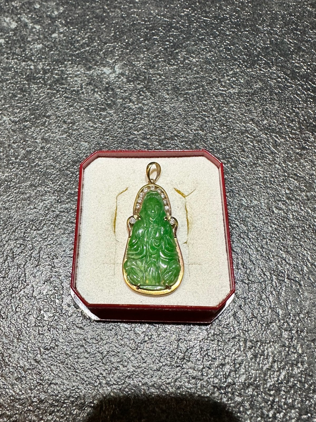 Gouden hanger met gesneden jade Guanyin en briljanten, Ophalen of Verzenden
