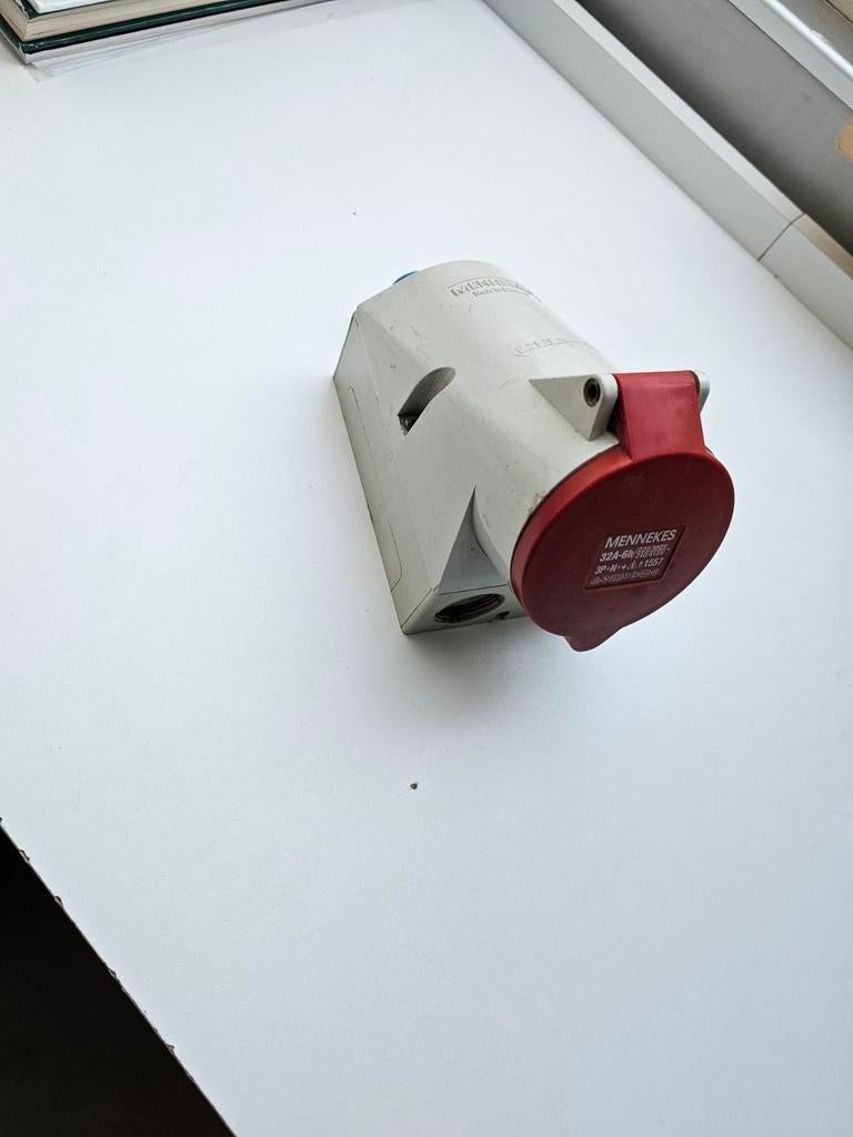 Mennekes CEE wandcontactdoos 32A 6H 380V, Ophalen of Verzenden
