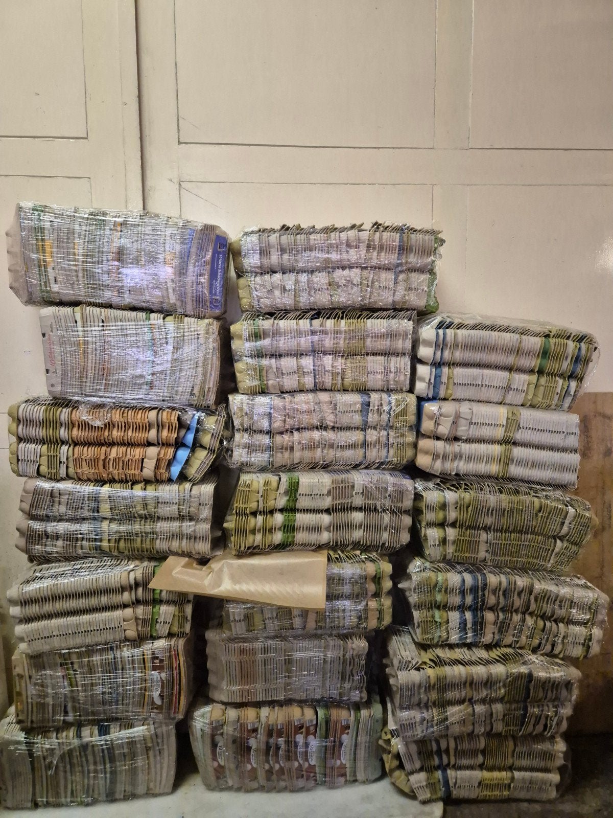 1000 gebruikte eierdozen, Ophalen, Gebruikt, Drinken en Voederen