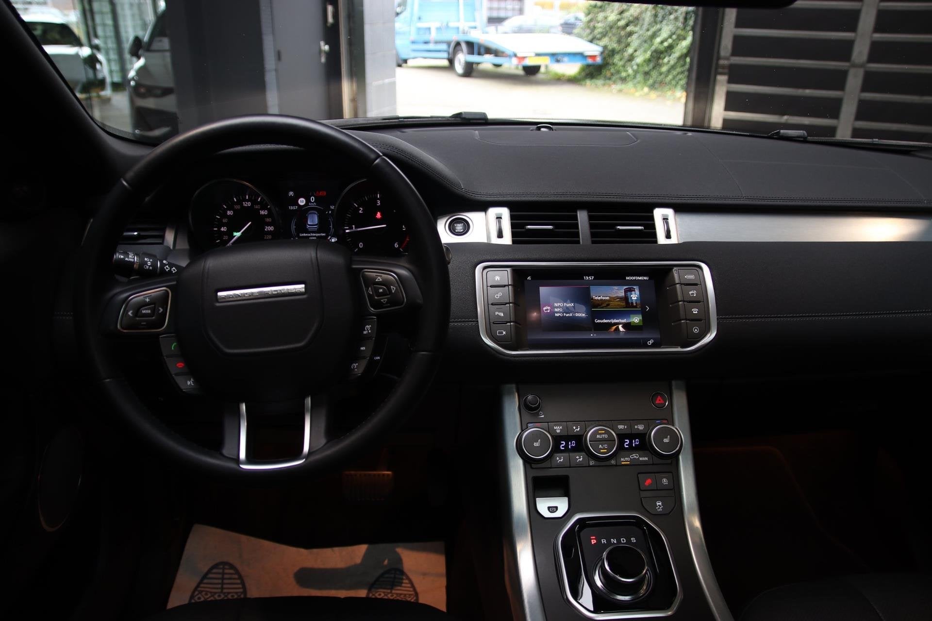 Land Rover Range Rover Evoque 2.0 TD4 AWD HSE R-Dynamic PANO, Auto's, Land Rover, Automaat, 4 cilinders, 2000 kg, 179 pk