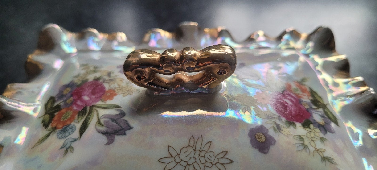 Vintage Bonbonnière van parelmoer porselein met gouden rand, Ophalen of Verzenden
