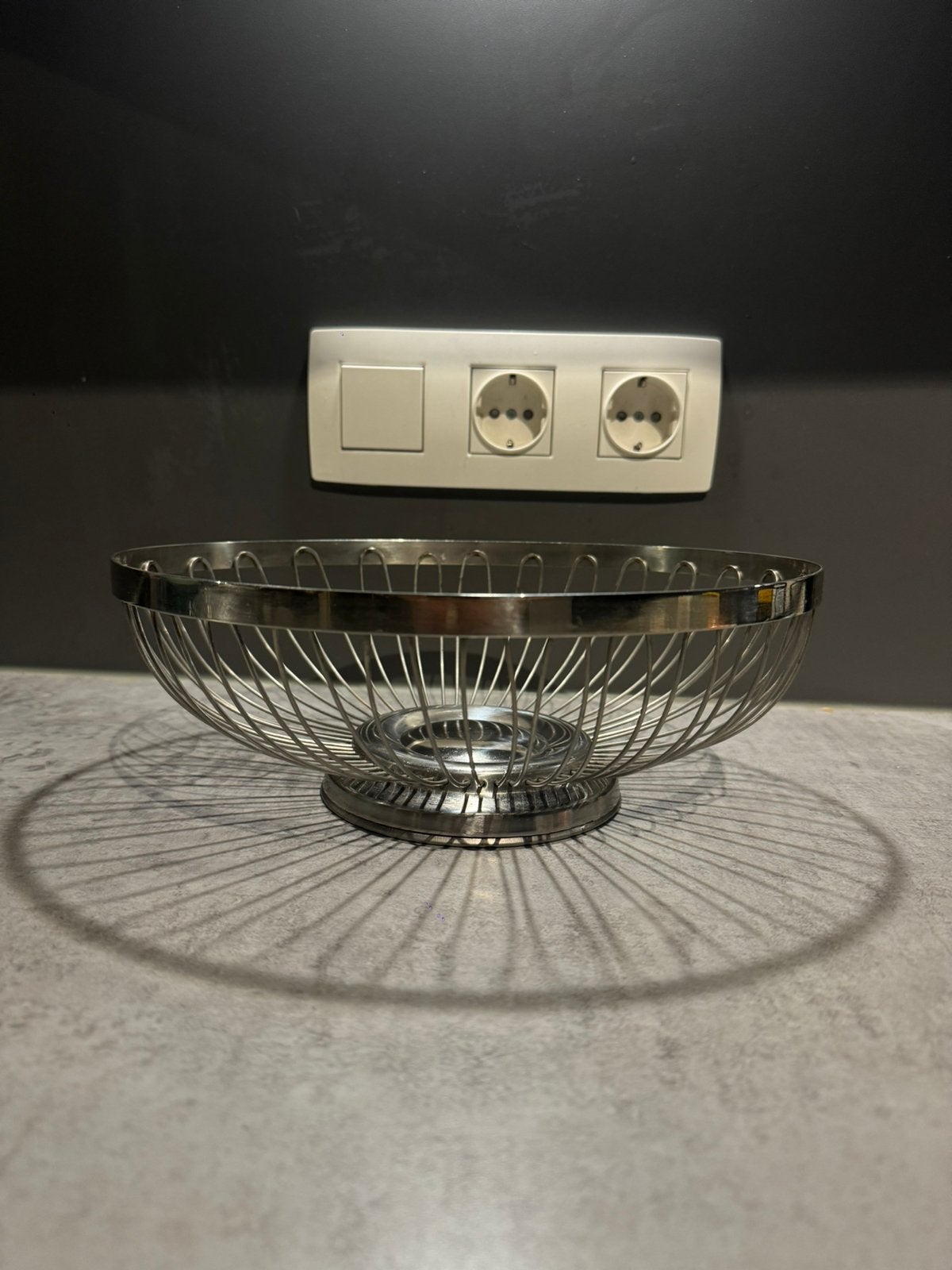 RVS broodmand / fruitschaal – stijlvol design, Huis en Inrichting, Woonaccessoires | Schalen en Manden, Ophalen of Verzenden, Zo goed als nieuw