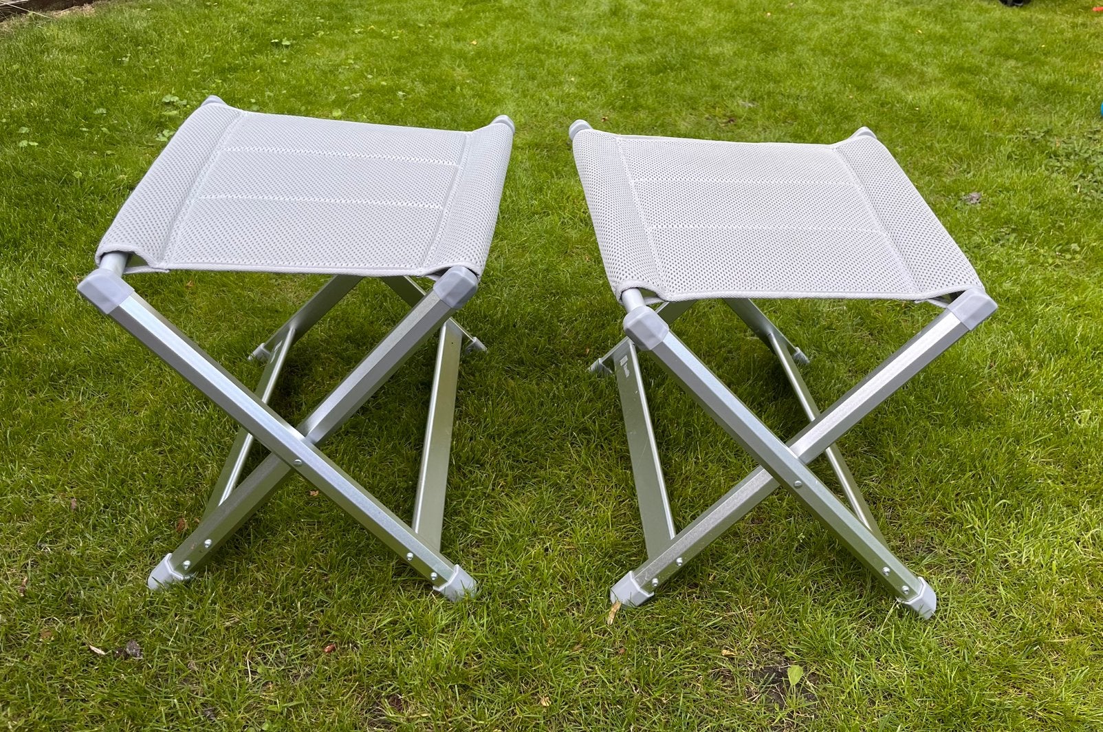 2 voetenbankjes cool grey travellife, Ophalen, Nieuw, Campingstoel