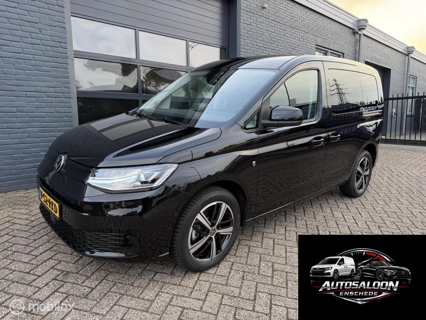 Volkswagen Caddy Cargo 1.5 TSI DSG 09-2024 3400 km Airco Nav, Dealer onderhouden, Stof, Gebruikt, Zwart