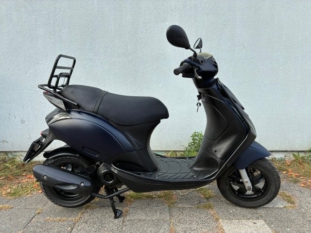 MOOIE PIAGGIO ZIP TAKT 2V SNOR SCOOTER BOUWJAAR 2017, Fietsen en Brommers, Ophalen, Gebruikt, Piaggio Zip, Benzine