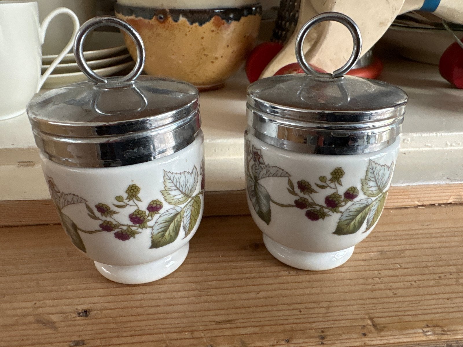 Set van 2 Royal Worcester Eierdopjes met Bramenmotief, Antiek en Kunst, Ophalen of Verzenden