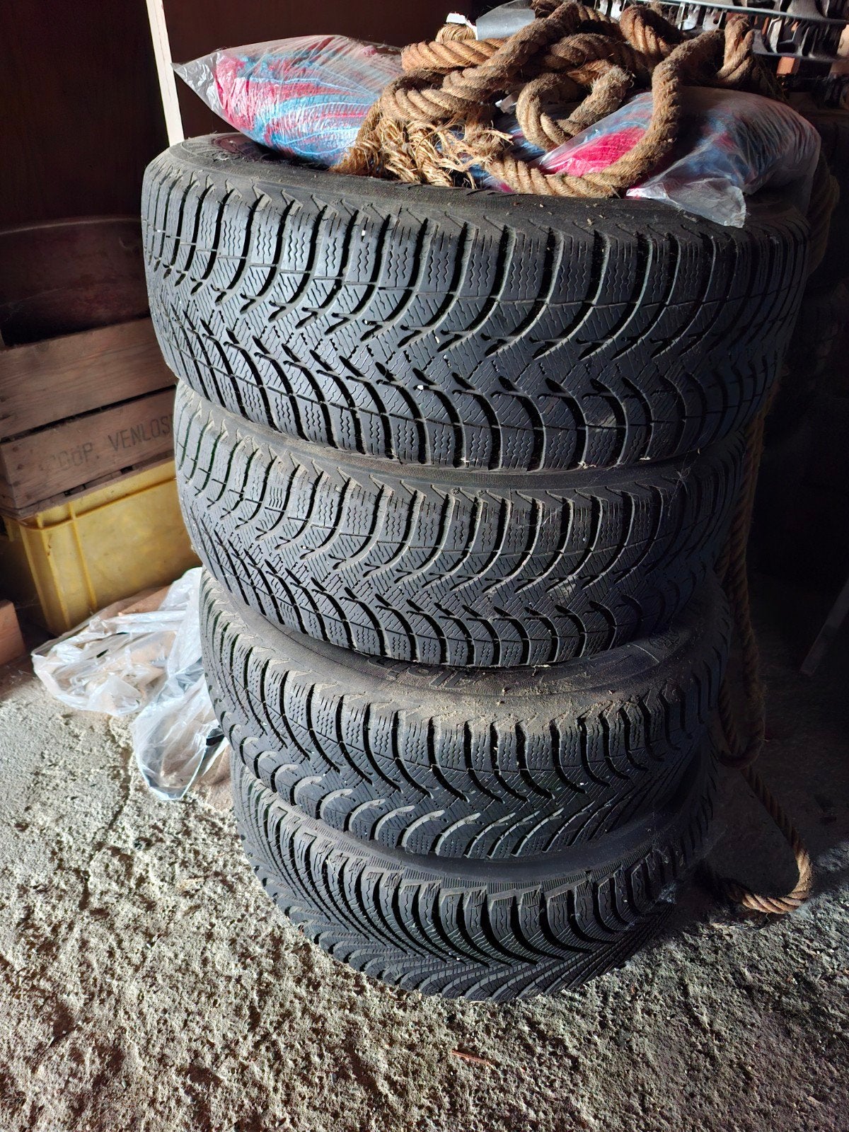Winterbanden op velg 205/55 R16 en 195/65 R15, Auto-onderdelen, Banden en Velgen, Ophalen, Gebruikt, 16 inch, Banden en Velgen