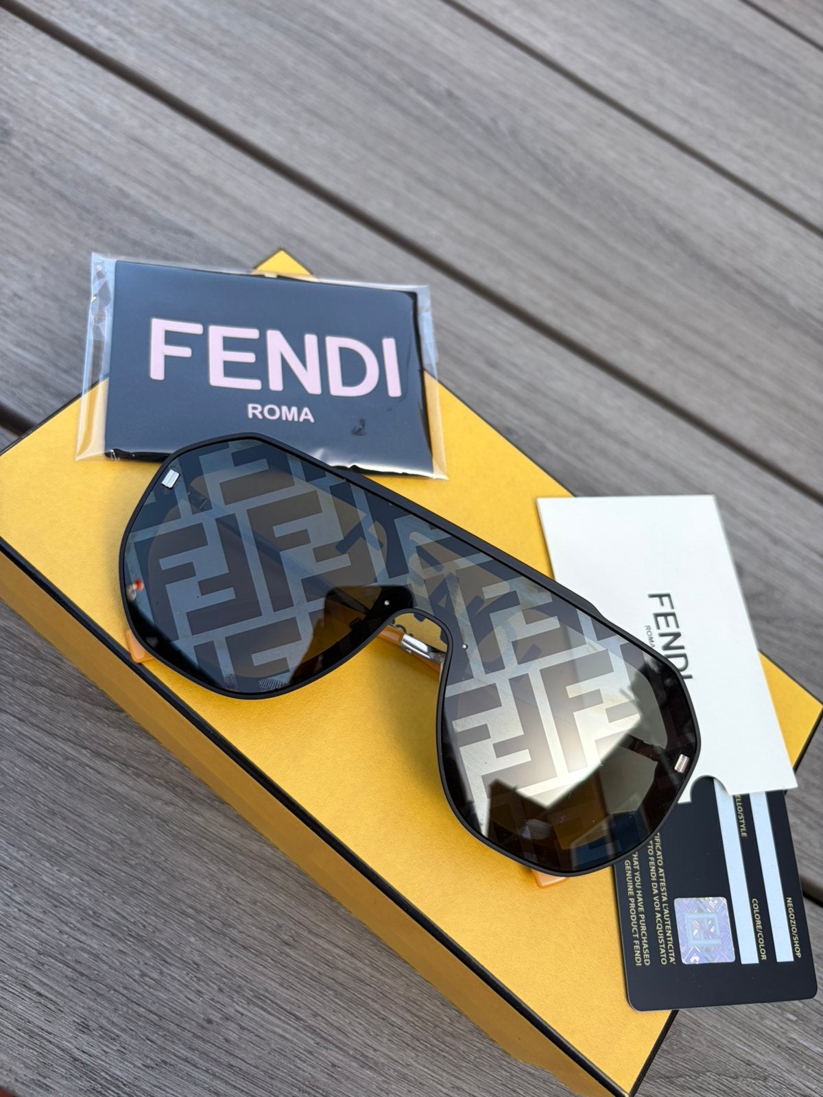 Luxe Fendi Zonnebril, Nieuw & 100% Origineel, Overige merken, Zonnebril, Zwart, Nieuw