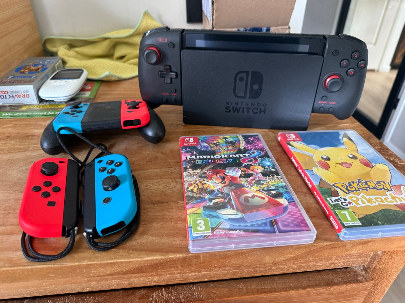 Nintendo Switch met 2 games en extra controllers, Ophalen, Switch Original, Met 3 controllers of meer, Gebruikt