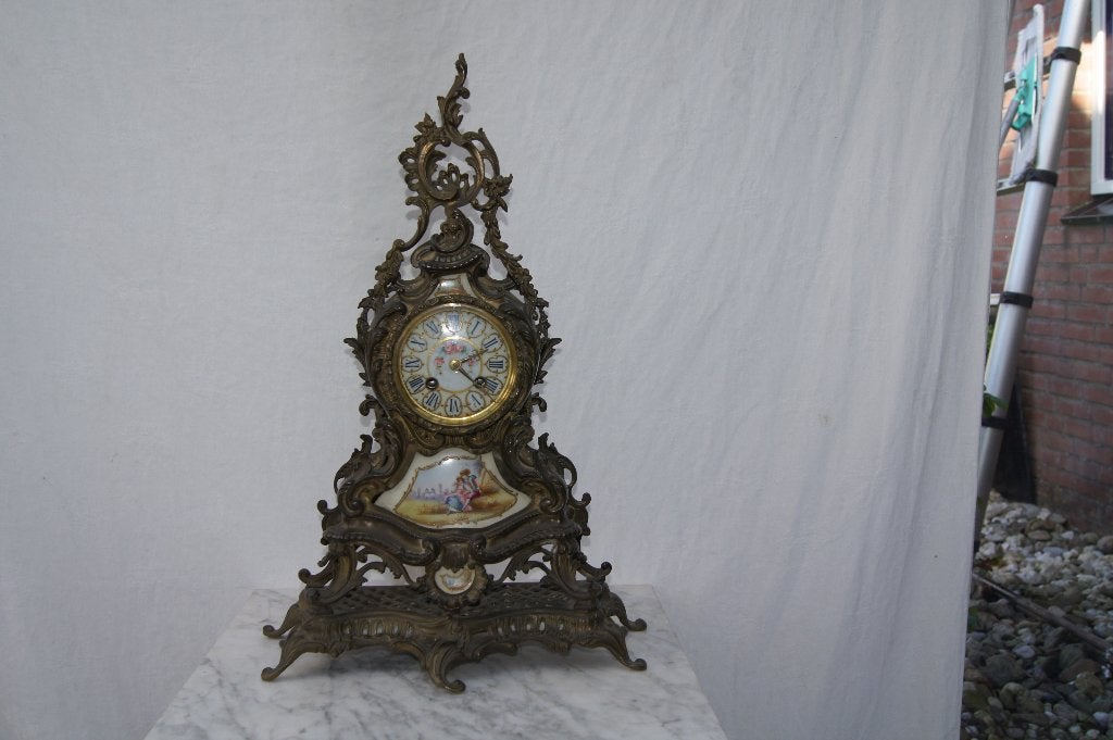 Antieke Franse bronzen klok met porseleinen beschildering, Antiek en Kunst, Antiek | Klokken, Ophalen of Verzenden