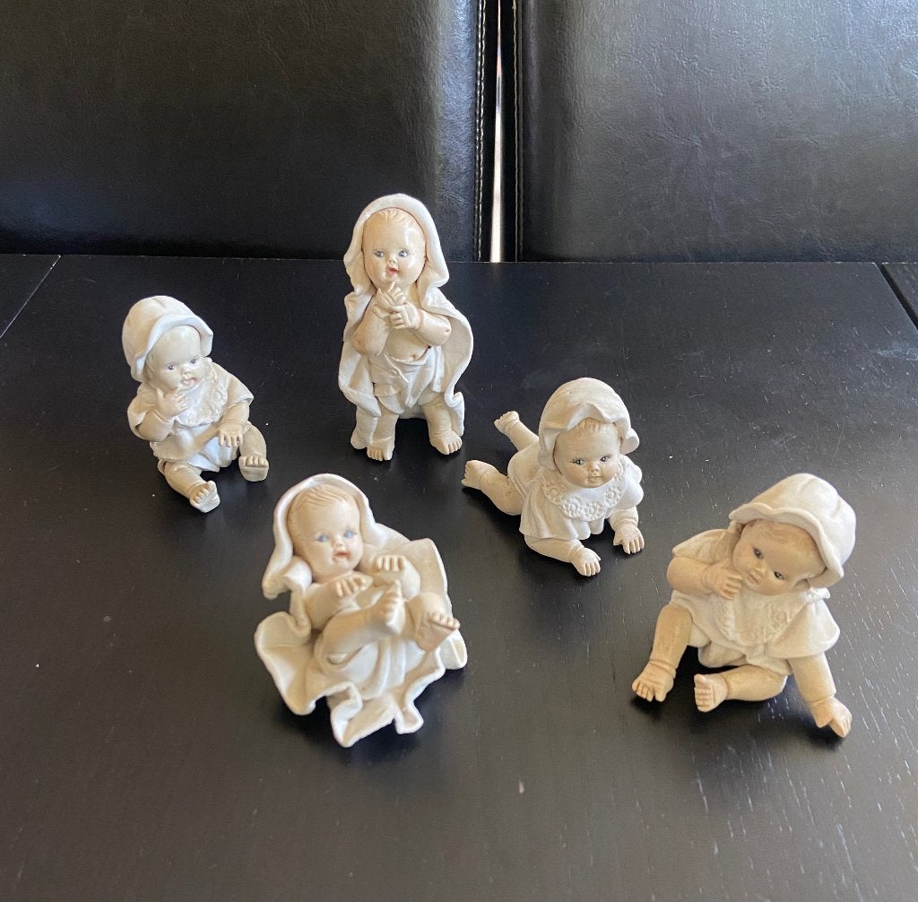 5 witte Baby's van klei, Ophalen