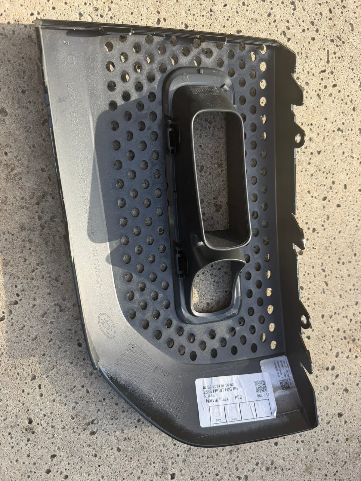 Foto 6 van Originele Land Rover Defender L663 front bumper delen L+R