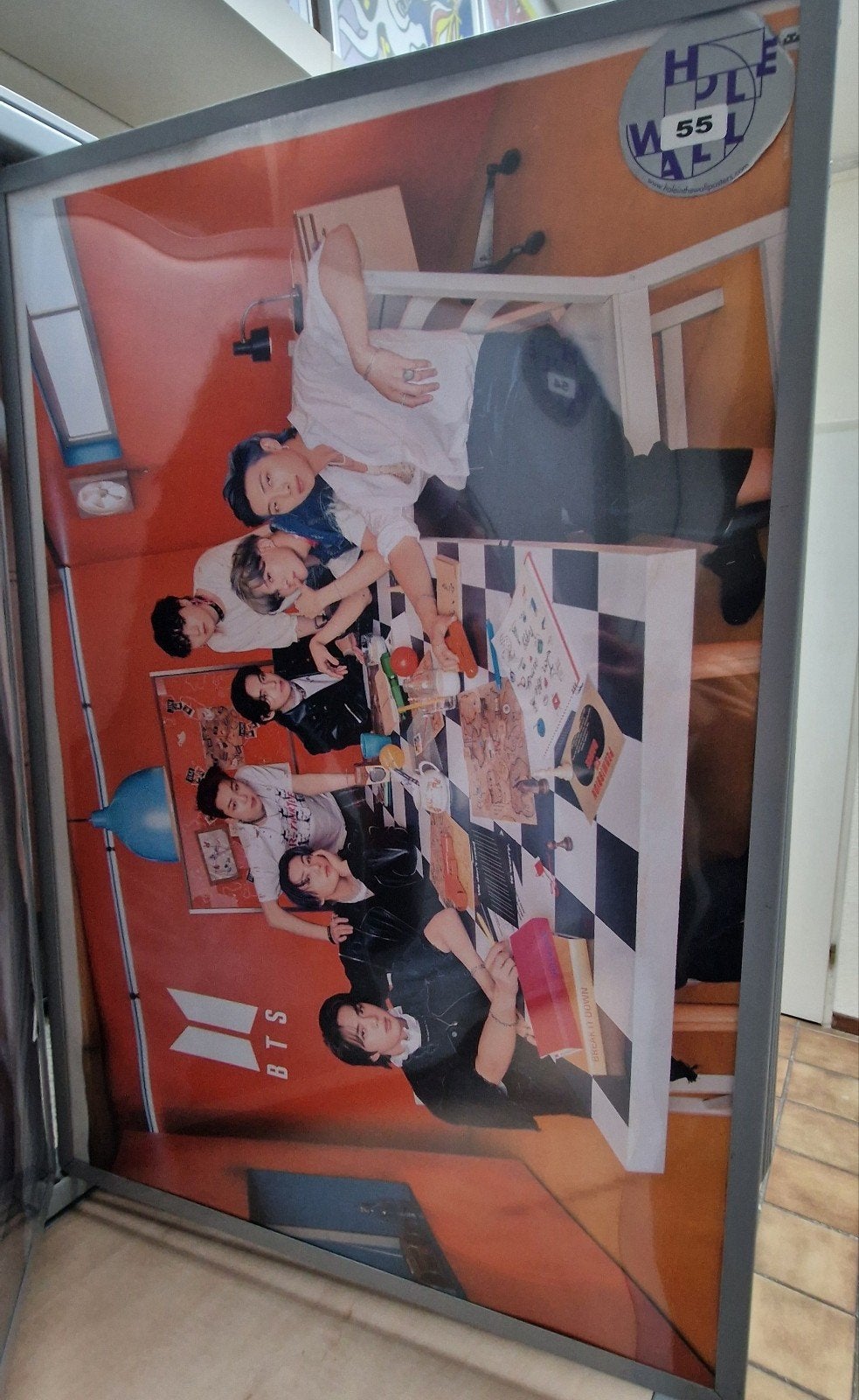 BTS K-Pop Poster in Lijst - Hole Wall 55, Ophalen of Verzenden, Gebruikt, 50 tot 75 cm, Foto of Poster