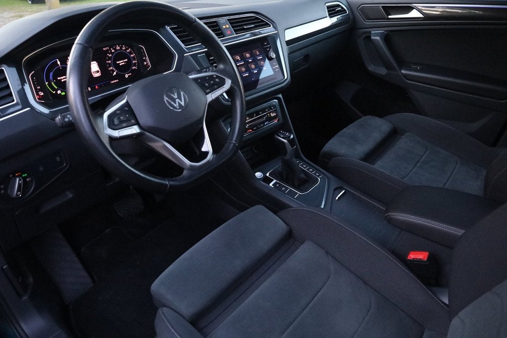 Volkswagen Tiguan 1.4 TSI eHybrid Business+ | SOH 95% | Pano, Auto's, Volkswagen, 1716 kg, 4 cilinders, 150 pk, Blauw